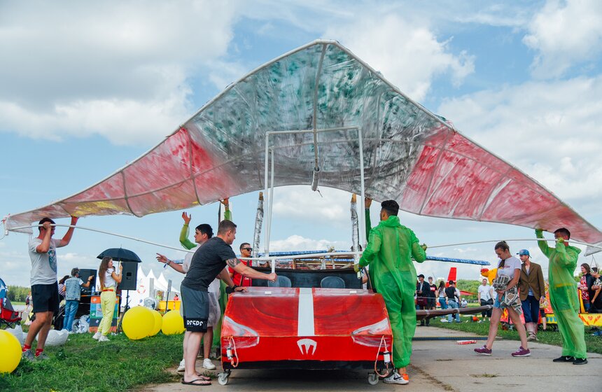 "Люля-Кебабочка" и "Шаурмяу". В Москве состоялся фестиваль Red Bull Flugtag – 2019 4 фото