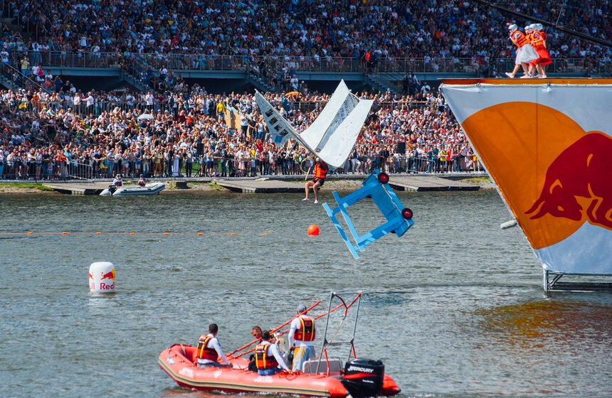 "Люля-Кебабочка" и "Шаурмяу". В Москве состоялся фестиваль Red Bull Flugtag – 2019 12 фото