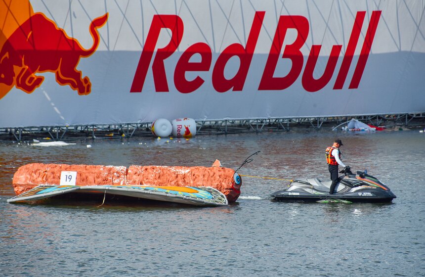 "Люля-Кебабочка" и "Шаурмяу". В Москве состоялся фестиваль Red Bull Flugtag – 2019 24 фото