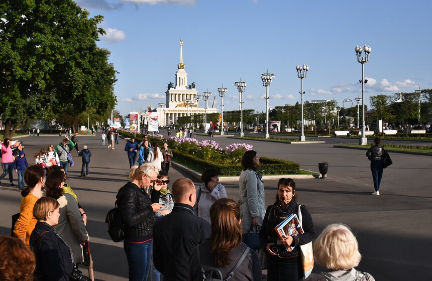 На ВДНХ прошла экскурсия по закрытым на реставрацию павильонам 1 фото