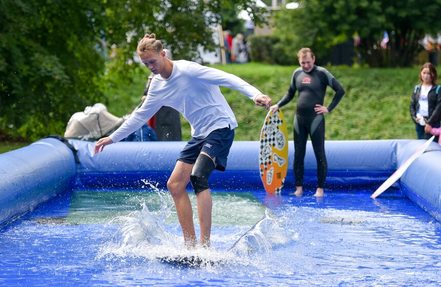 На фестивале можно было позаниматься серфингом и дайвингом