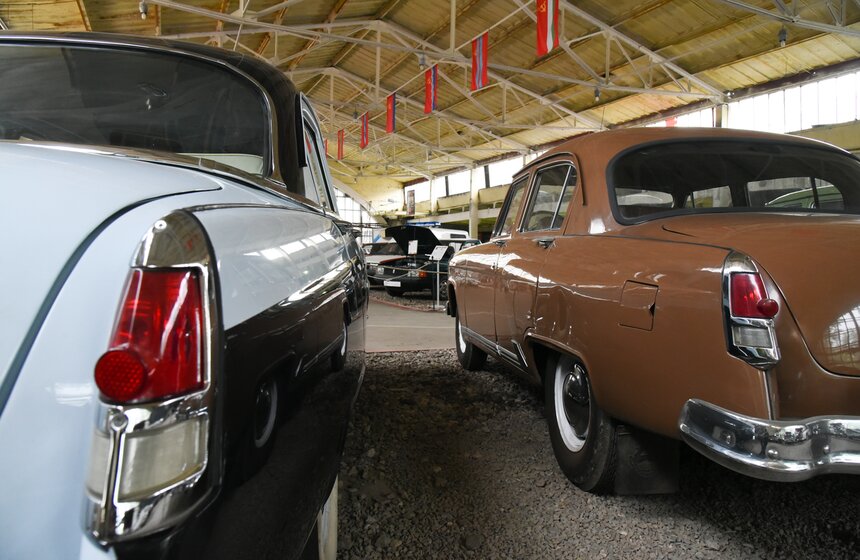 В честь 61-летия ГУП "Мосгортранс" москвичам показали городской транспорт разных лет 9 фото