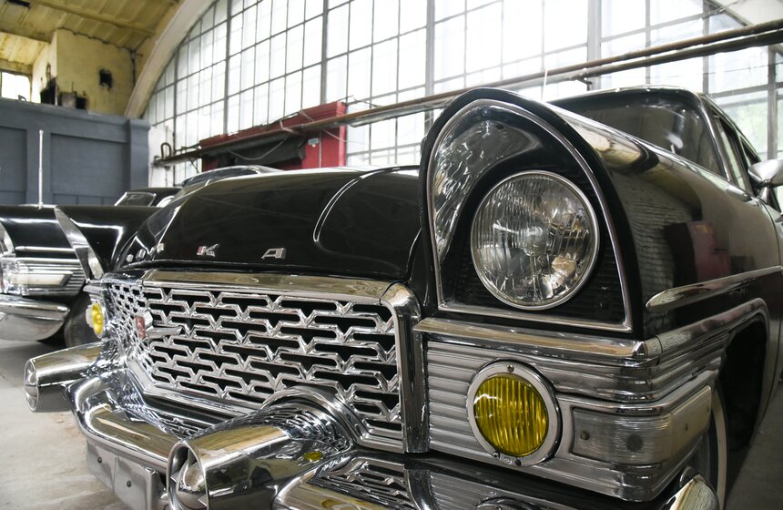 В честь 61-летия ГУП "Мосгортранс" москвичам показали городской транспорт разных лет 10 фото