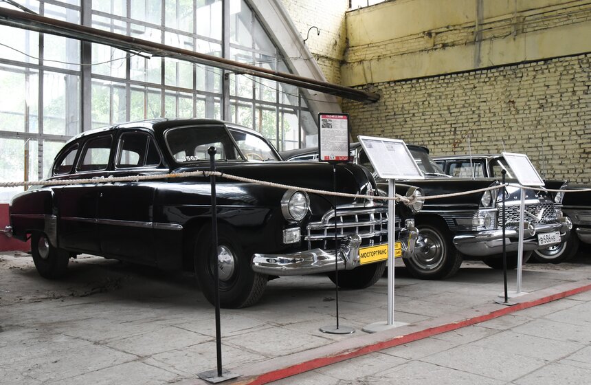 В честь 61-летия ГУП "Мосгортранс" москвичам показали городской транспорт разных лет 11 фото