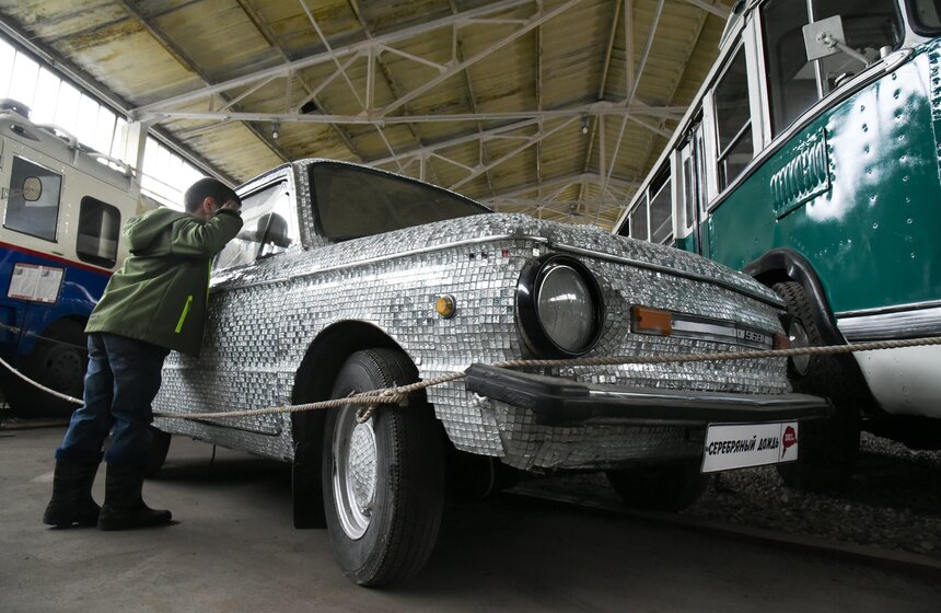 В честь 61-летия ГУП "Мосгортранс" москвичам показали городской транспорт разных лет 3 фото