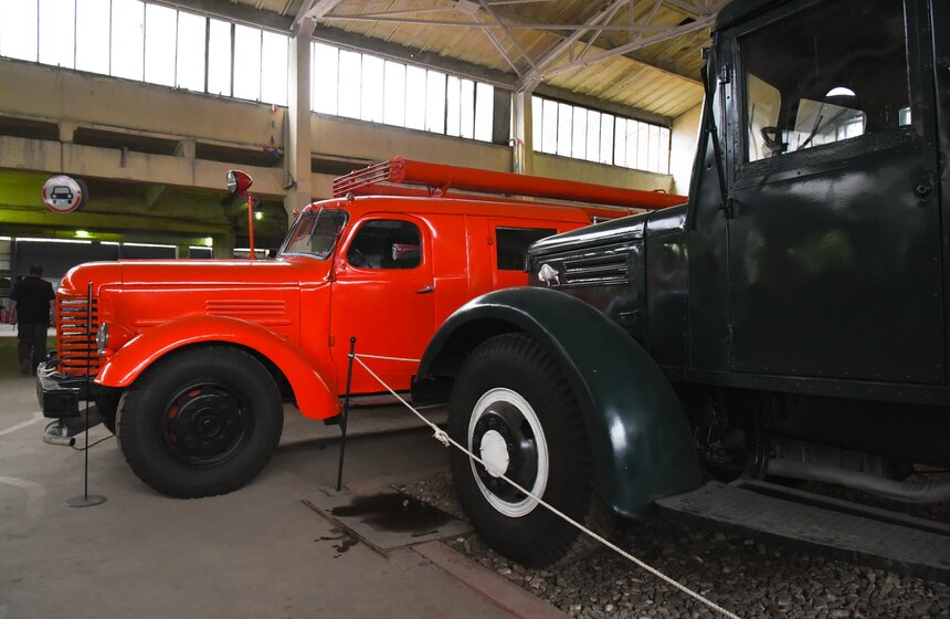 В честь 61-летия ГУП "Мосгортранс" москвичам показали городской транспорт разных лет 7 фото