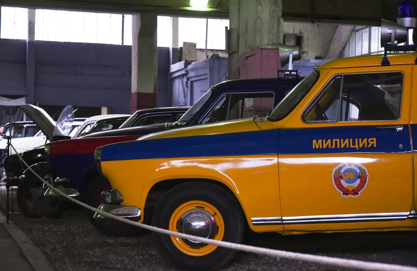 В честь 61-летия ГУП "Мосгортранс" москвичам показали городской транспорт разных лет 6 фото