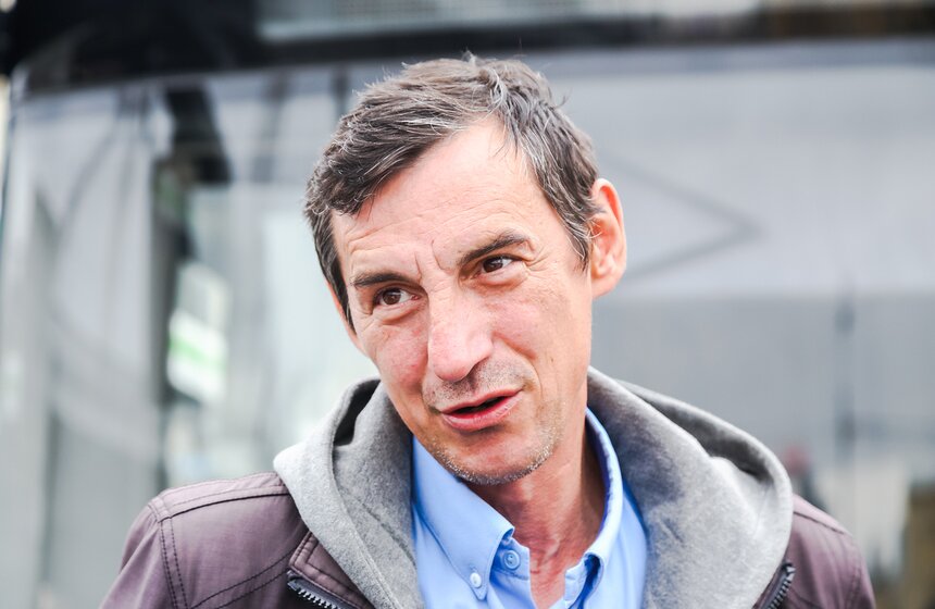 Станислав, водитель автобуса: "Отношусь к несанкционированным акциям отрицательно. Политику партии, которую они (вышедшие на митинг. – Москва 24) прогоняют – это под американцев опять прогнуться? Может, хватит? Пора уже действительно быть Россией, а не неизвестно чем. Зачем устраивать бардак? Вам хочется побуянить – выйдите в поле, плуг запрягите и попашите. Или вот, как мы, на автобусах поработайте, по восемь–десять часов".