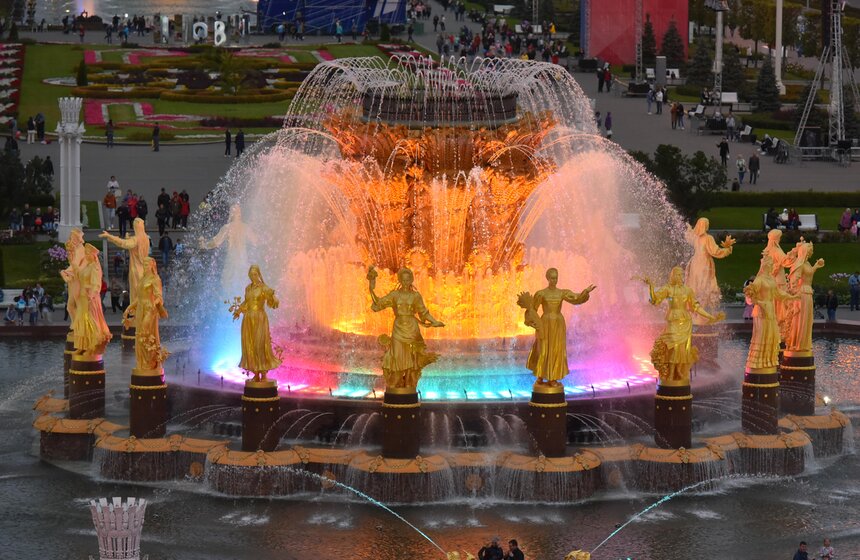 Горожане смогут наблюдать световое шоу на ВДНХ до конца недели 2 фото