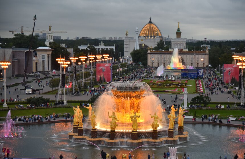 Горожане смогут наблюдать световое шоу на ВДНХ до конца недели 1 фото