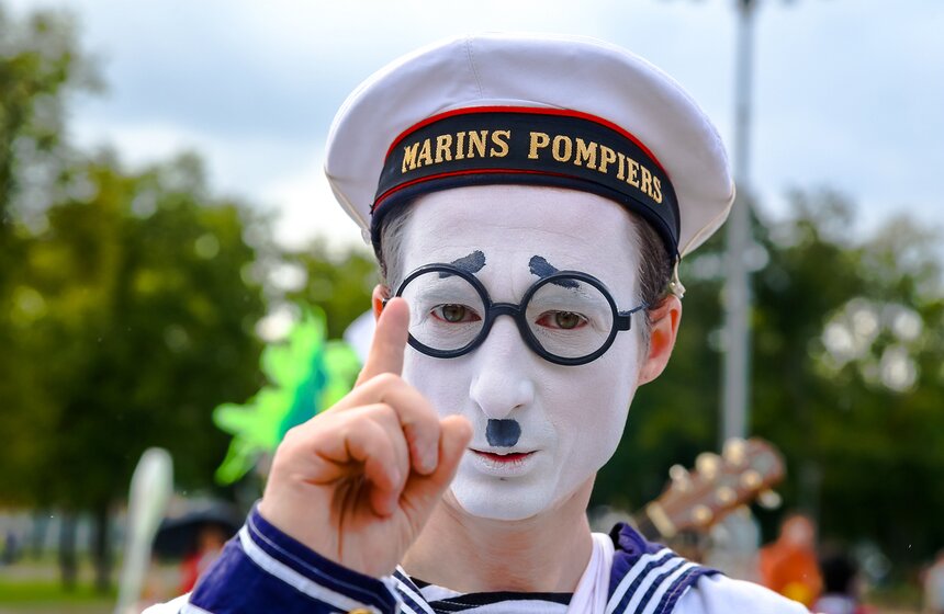 Осьминоги, крабы и рыбы на суше. "Москвариум" поздравил ВДНХ карнавалом 3 фото