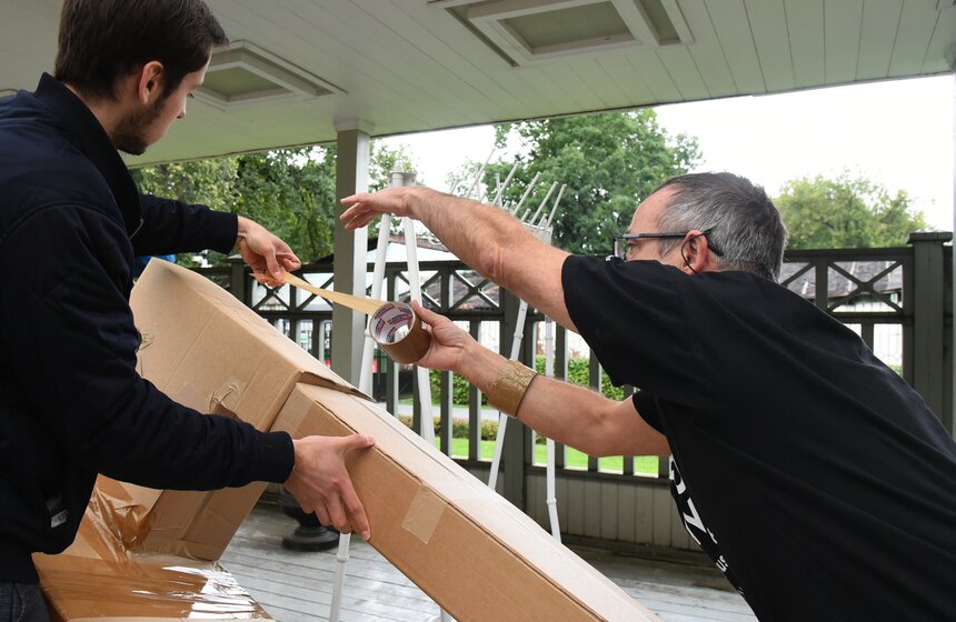 В работе принимали участие жители Москвы. Кто-то заранее записывался на воркшопы. Они проводились бесплатно. В рамках занятий Гросстет показывал план конструкции и рассказывал о технологии сборки моста.