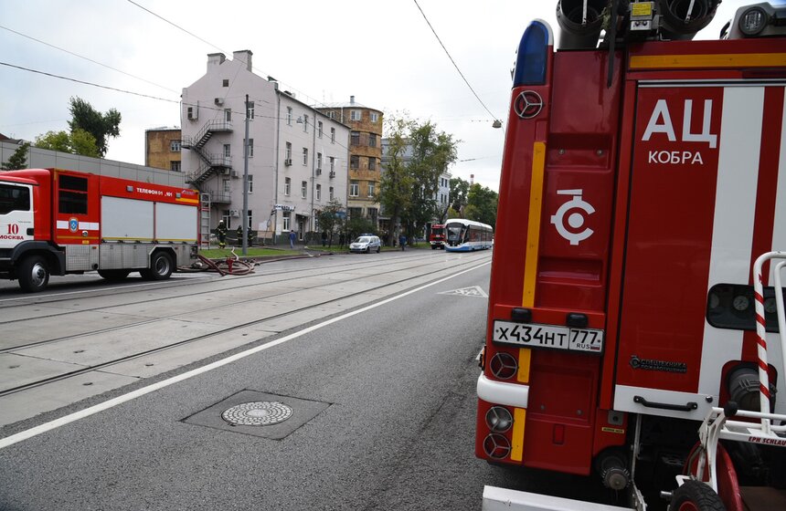 Первое сообщение о пожаре в нежилом четырехэтажном здании на Дубининской улице поступило в 6:18