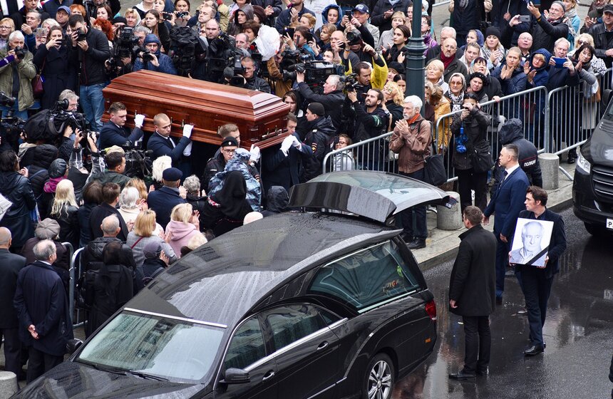 Люди выкрикивали "Браво!"