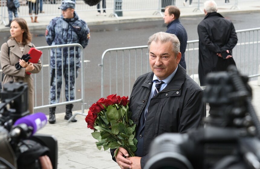 Также траурную церемонию посетил глава Федерации хоккея России Владислав Третьяк