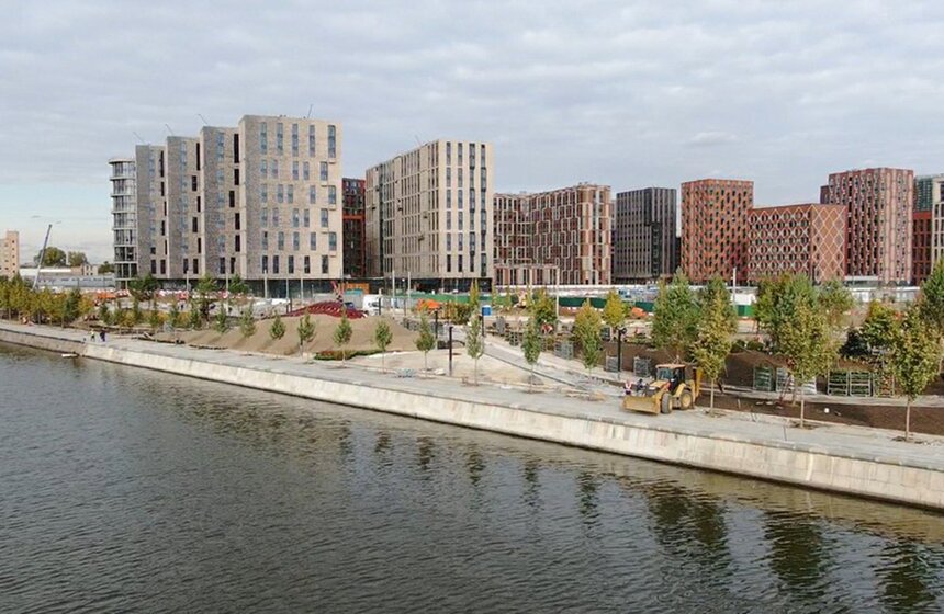 В этом году завершается первая очередь работ по строительству набережной Марка Шагала. Новая набережная находится в районе ЗИЛ на левом берегу Москвы-реки – от Третьего транспортного кольца до затона Новинки, включая его берега. В основном она будет пешеходной. На этом месте после завершения всех работ появится новый линейный парк. Площадь его составит 18,5 гектара, протяженность – 3,8 километра. В основу концепции набережной легло создание четырех тематических маршрутов: "Магниты", "Спорт", "Отдых" и "Променад".