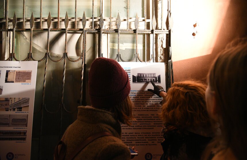 Отреставрированную вывеску "Стрелецкая пекарня" открыли в Костянском переулке 8 фото