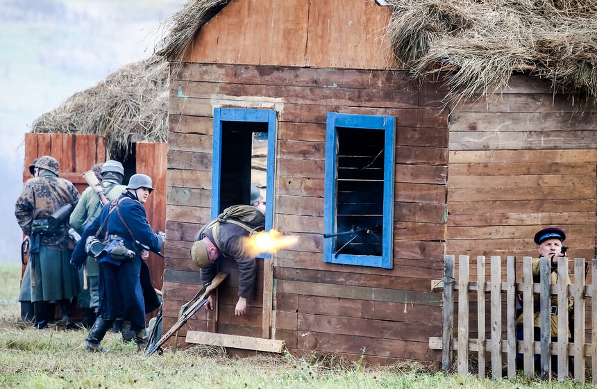 Реконструкция битвы под Москвой состоялась в музее-заповеднике "Бородинское поле" 22 фото