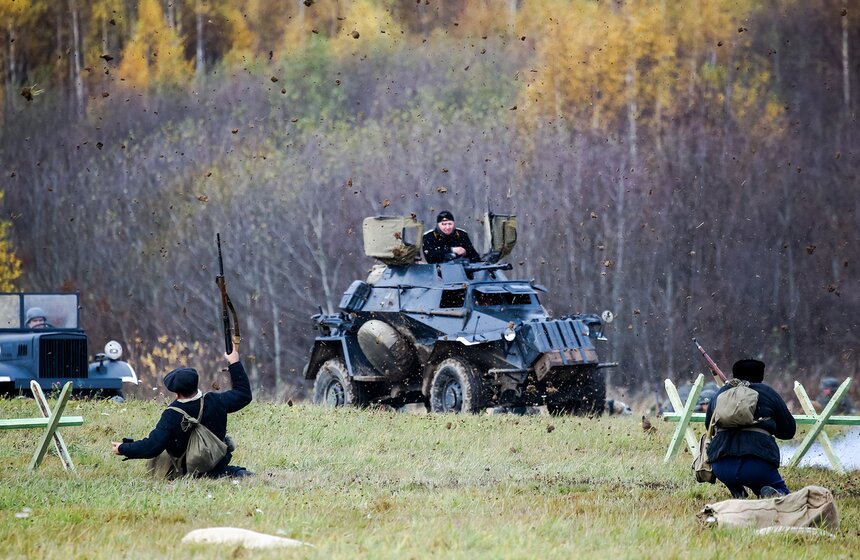 Реконструкция битвы под Москвой состоялась в музее-заповеднике "Бородинское поле" 10 фото