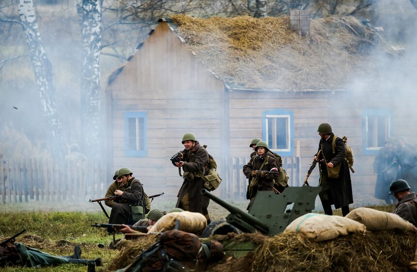 Реконструкция битвы под Москвой состоялась в музее-заповеднике "Бородинское поле" 24 фото