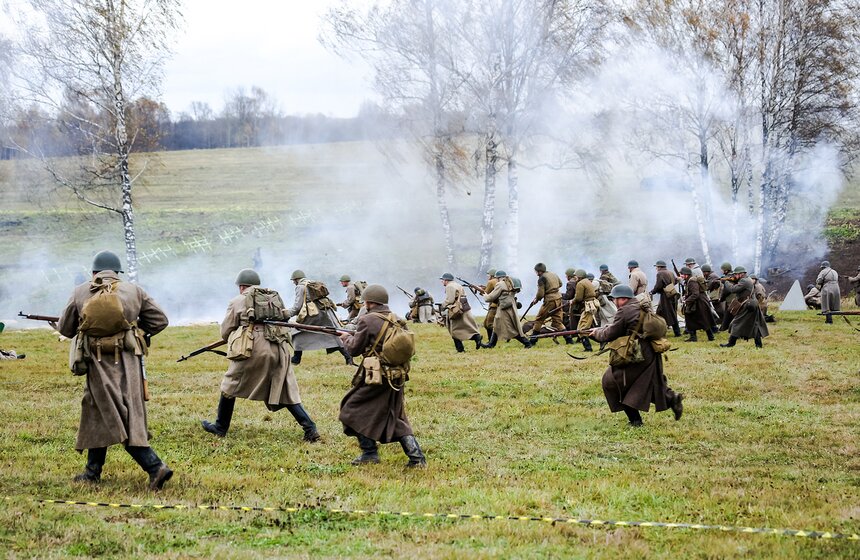 Реконструкция битвы под Москвой состоялась в музее-заповеднике "Бородинское поле" 26 фото