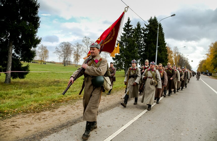 Реконструкция битвы под Москвой состоялась в музее-заповеднике "Бородинское поле" 1 фото
