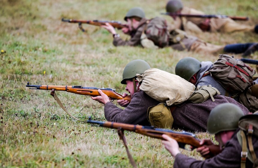 Реконструкция битвы под Москвой состоялась в музее-заповеднике "Бородинское поле" 13 фото