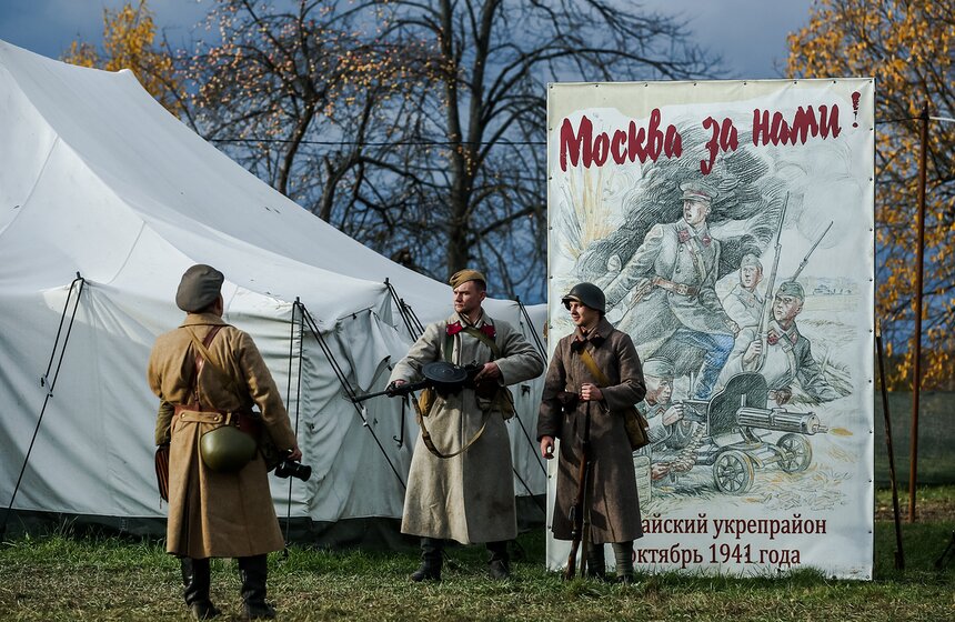 Реконструкция битвы под Москвой состоялась в музее-заповеднике "Бородинское поле" 30 фото