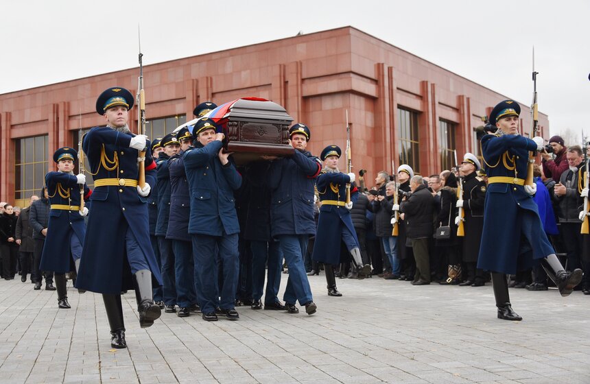 Прощание с Алексеем Леоновым на Мытищинском мемориальном кладбище 21 фото