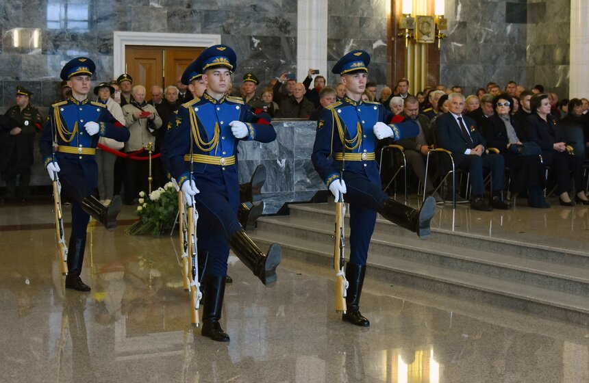 Прощание с Алексеем Леоновым на Мытищинском мемориальном кладбище 7 фото