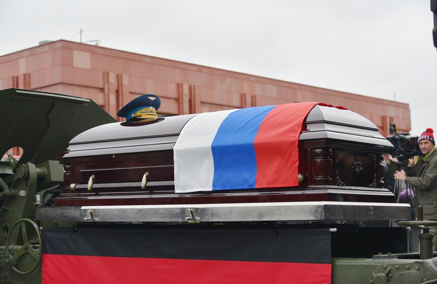 Прощание с Алексеем Леоновым на Мытищинском мемориальном кладбище 23 фото