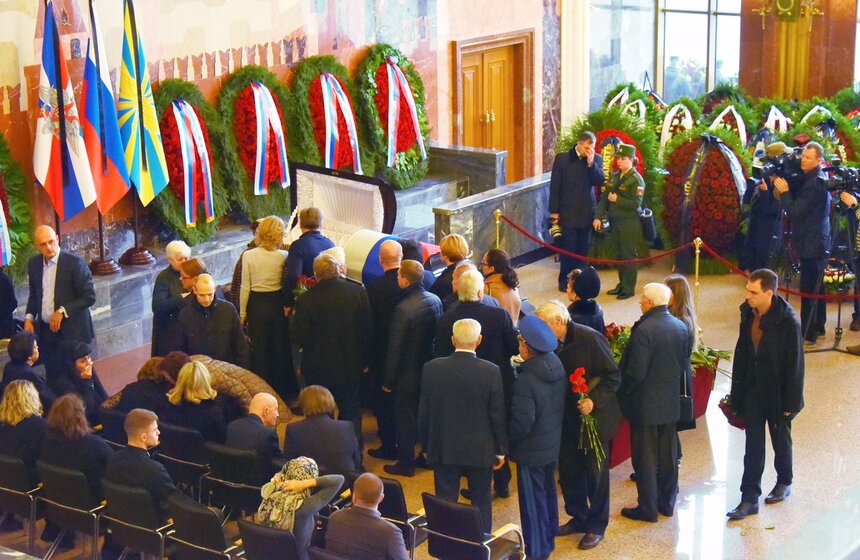 Прощание с Алексеем Леоновым на Мытищинском мемориальном кладбище 4 фото