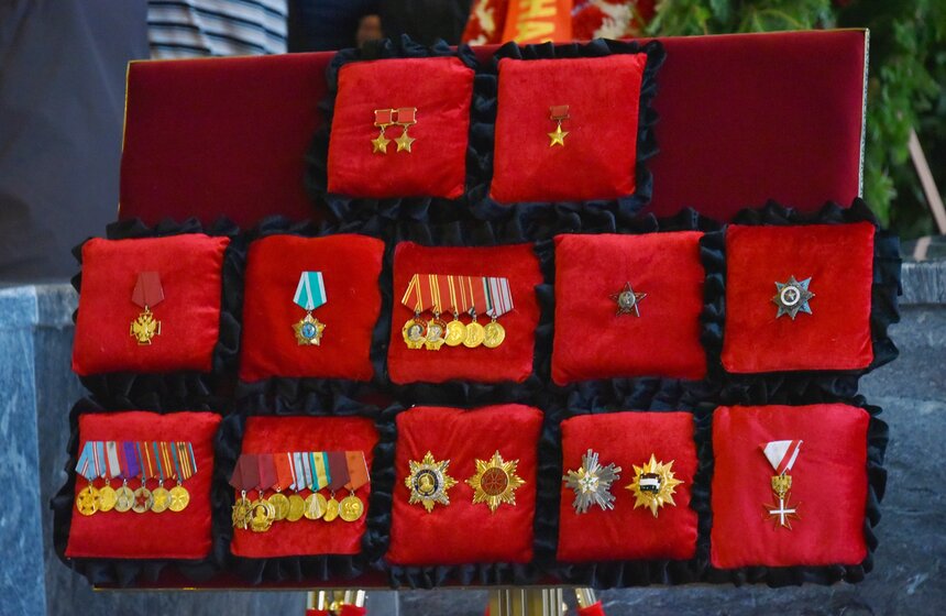 Прощание с Алексеем Леоновым на Мытищинском мемориальном кладбище 3 фото