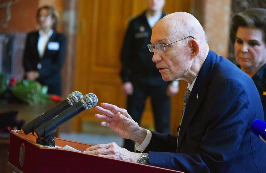 Астронавт NASA Томас Стаффорд