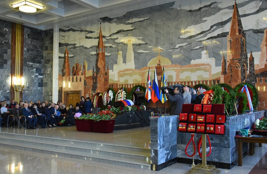 Прощание с Алексеем Леоновым на Мытищинском мемориальном кладбище 5 фото