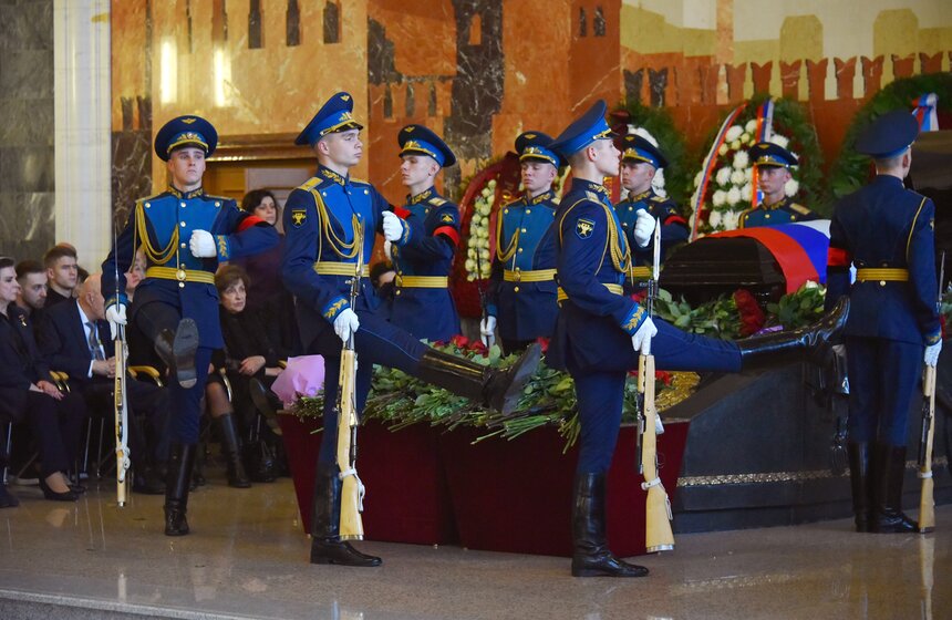 Прощание с Алексеем Леоновым на Мытищинском мемориальном кладбище 12 фото