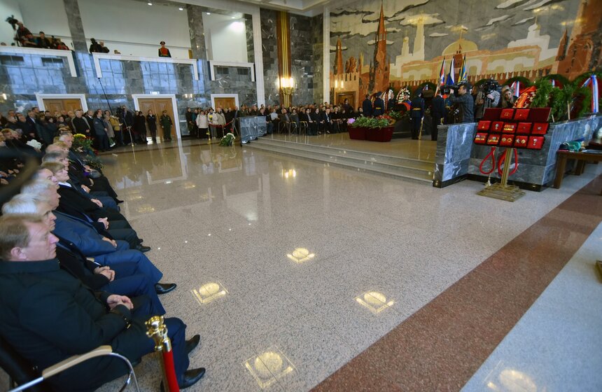 Прощание с Алексеем Леоновым на Мытищинском мемориальном кладбище 13 фото