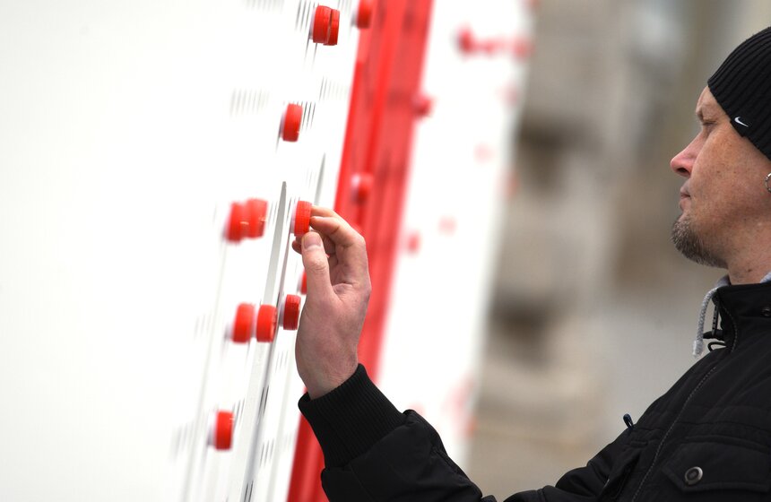 Необычный арт-объект к столетию скорой помощи установили в Москве 22 фото