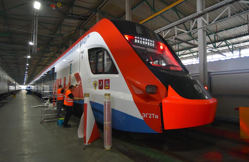 На поезда "Иволга" нанесли навигационные маркеры 7 фото