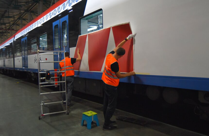 На поезда "Иволга" нанесли навигационные маркеры 2 фото