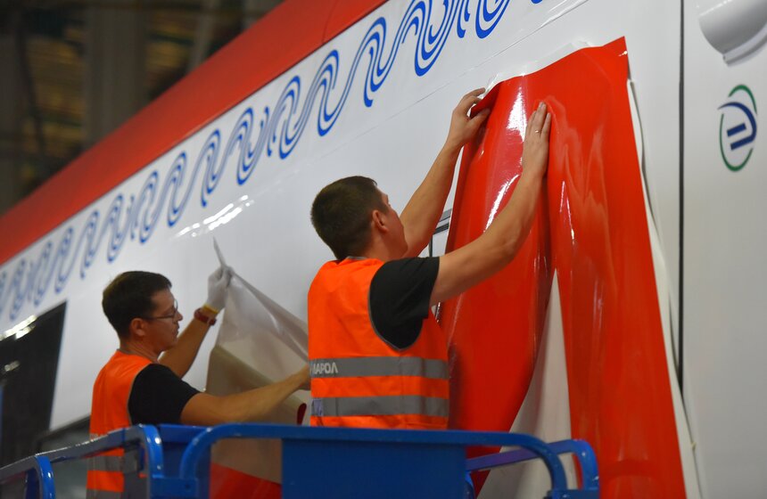 На поезда "Иволга" нанесли навигационные маркеры 11 фото