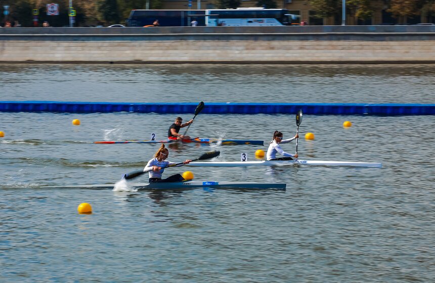 Соревнования по гребле на байдарках и каноэ прошли в Москве 20 фото