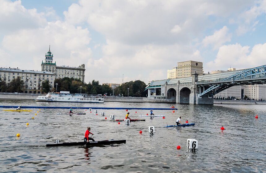Соревнования по гребле на байдарках и каноэ прошли в Москве 12 фото