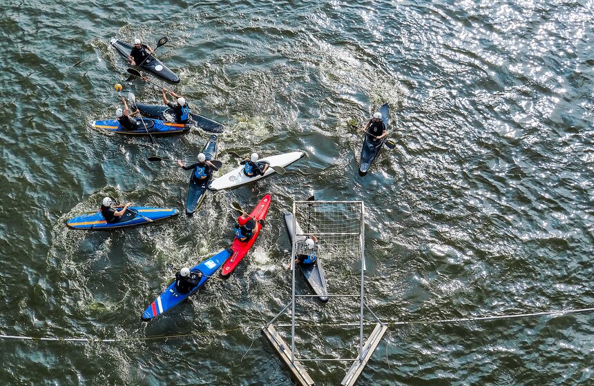 Соревнования по гребле на байдарках и каноэ прошли в Москве 29 фото