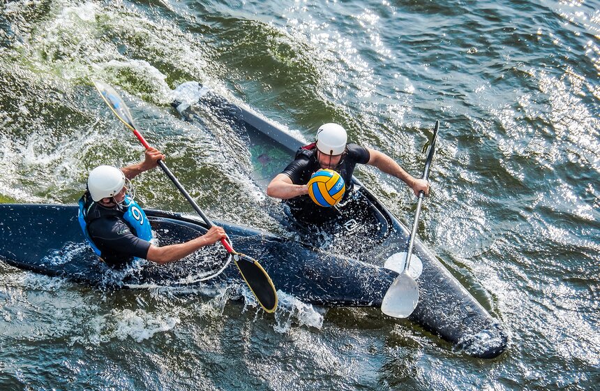 Соревнования по гребле на байдарках и каноэ прошли в Москве 30 фото