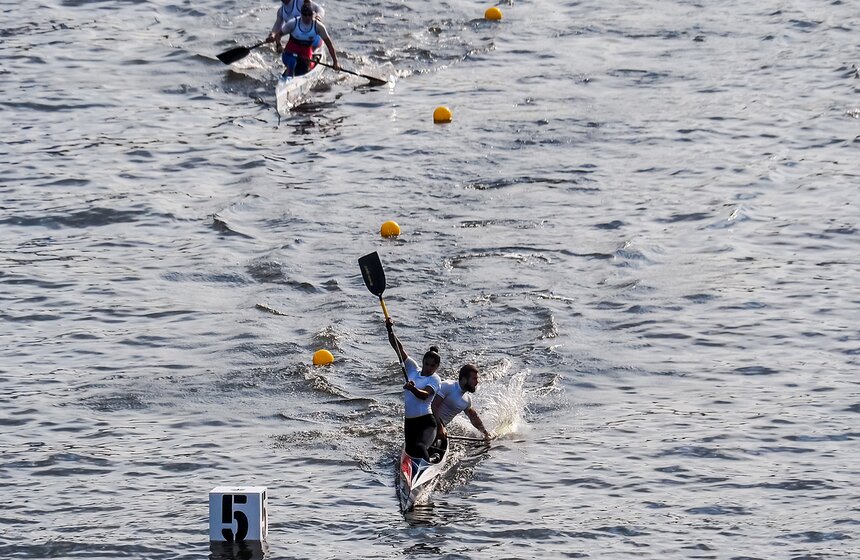 Соревнования по гребле на байдарках и каноэ прошли в Москве 33 фото