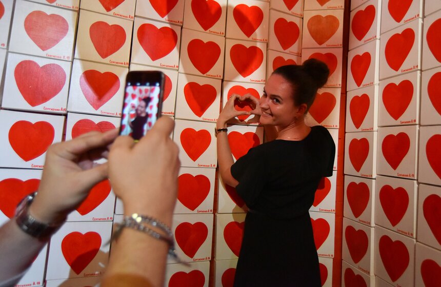 От ненависти до любви один шаг: в Москве открылся "Музей Эмоций" 21 фото