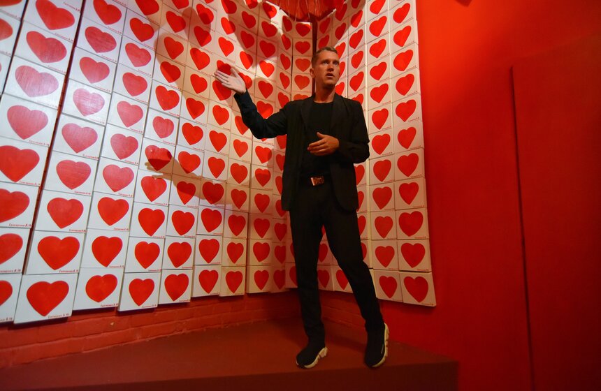 От ненависти до любви один шаг: в Москве открылся "Музей Эмоций" 20 фото