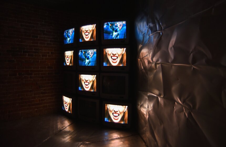 От ненависти до любви один шаг: в Москве открылся "Музей Эмоций" 4 фото