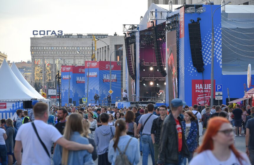 Рок-фестиваль "Наши в городе" поздравил столицу с праздником 12 фото